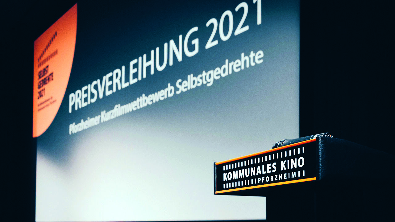 Bühne des Kommunalen Kinos. Präsentation der Preisverleihung 2021