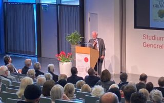 Prof. Dr. Ernst Ulrich von Weizsäcker beim Studium Generale